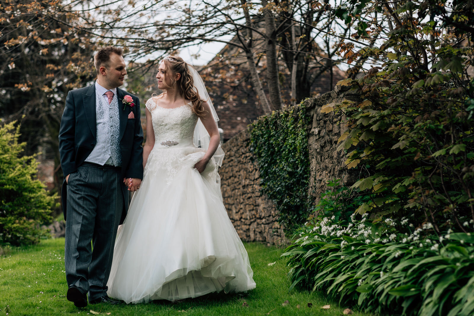 kingston country courtyard wedding photography