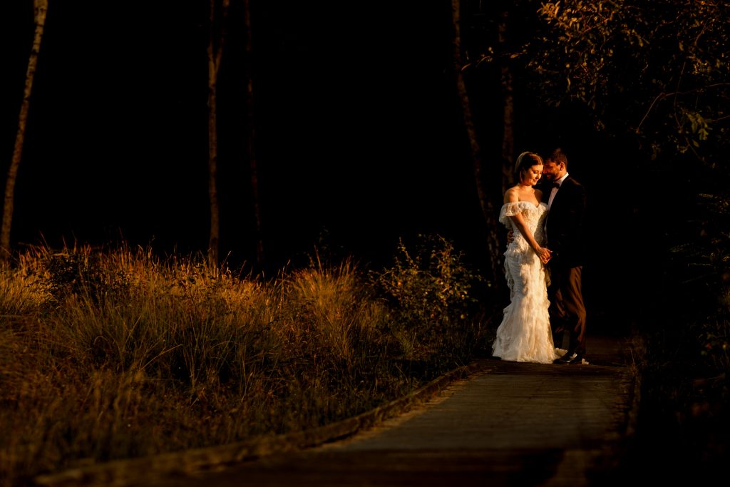 couple embracing in burnham beeches