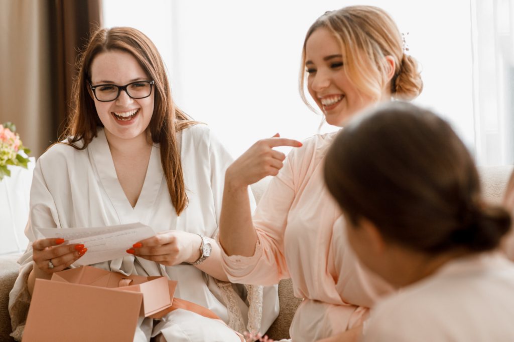 bride and bridesmaids getting ready for london wedding