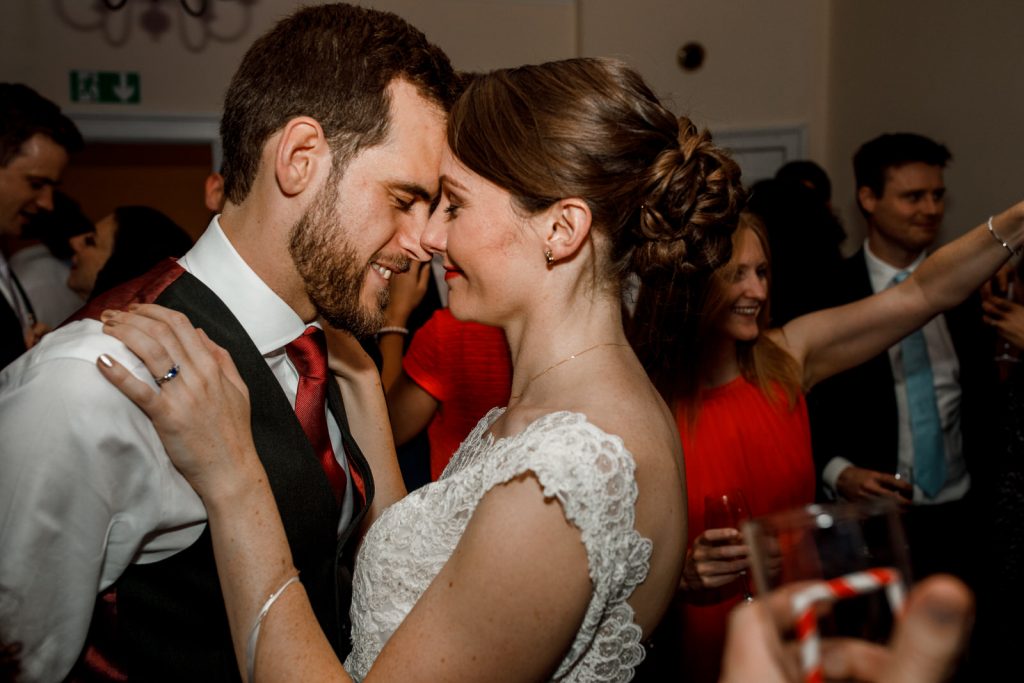 first dance at pembroke lodge wedding in richmond park