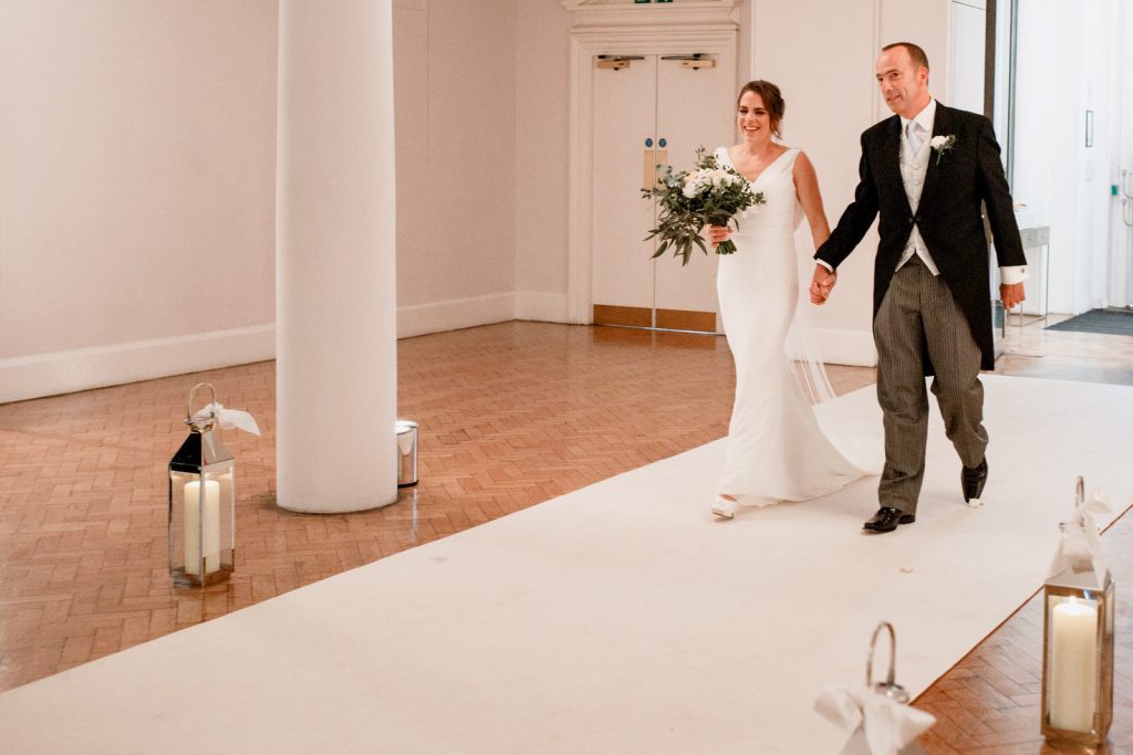 bridal party arriving at one marylebone