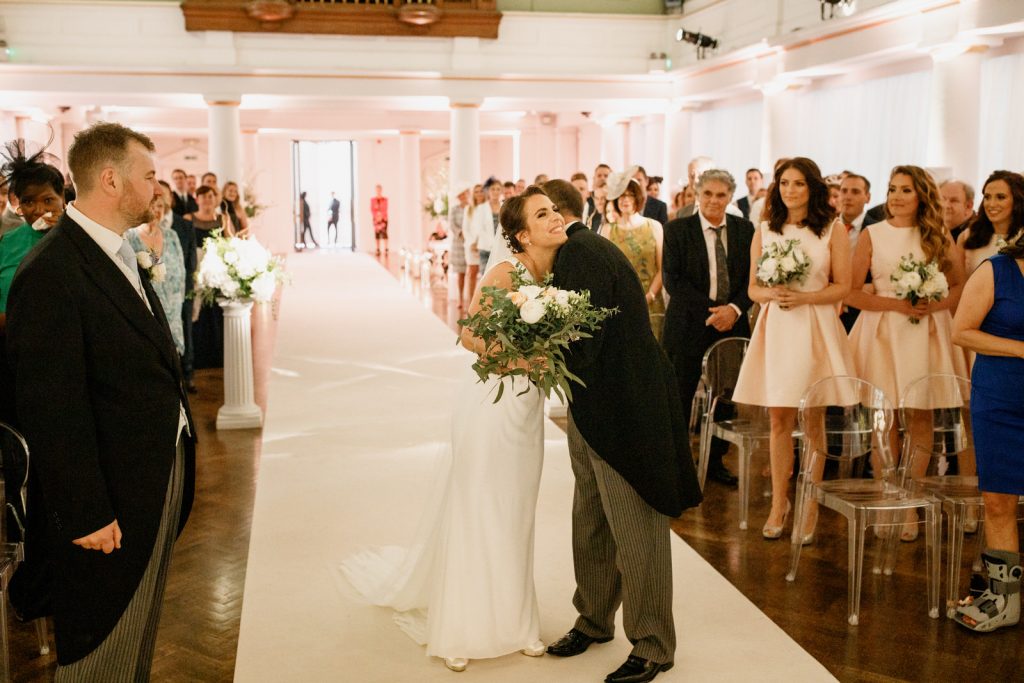 bridal party arriving at one marylebone