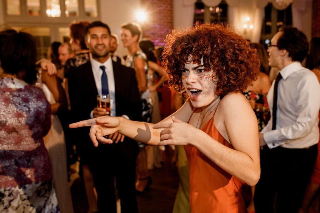 weddding party dancing at offley place wedding