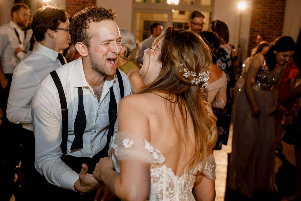 weddding party dancing at offley place wedding