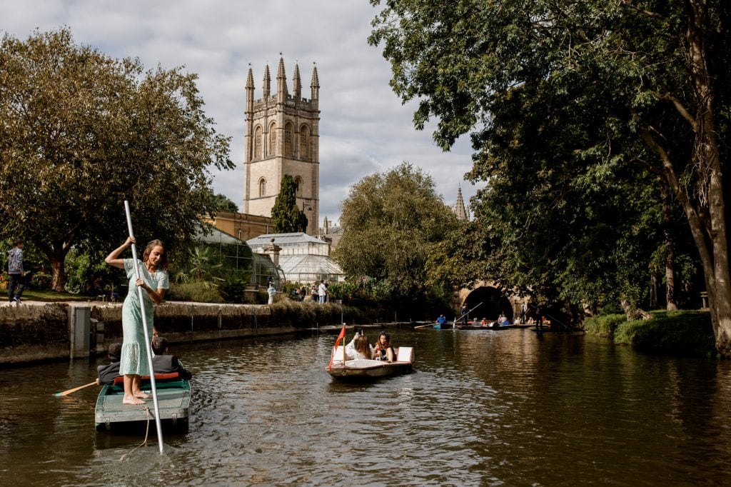 bridesmaid punting in Oxford